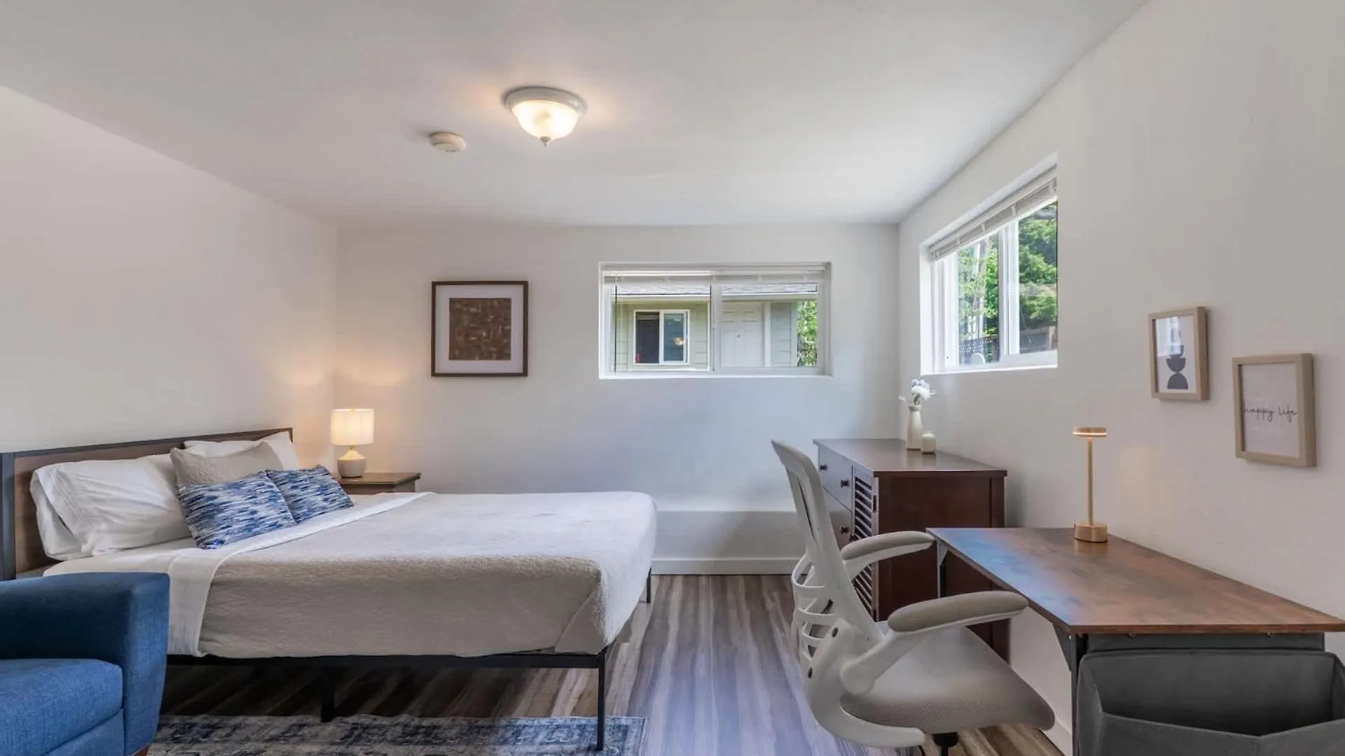 Entire Apt In South Seattle Workspace And Yard